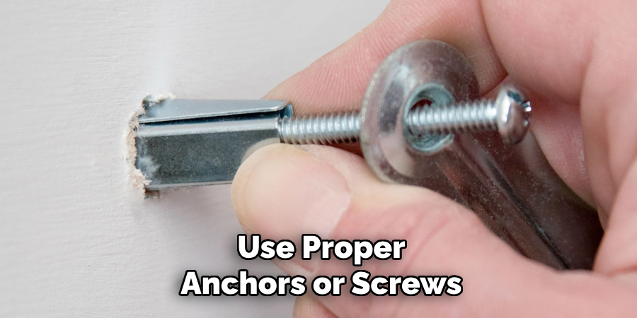 Use Proper
Anchors or Screws