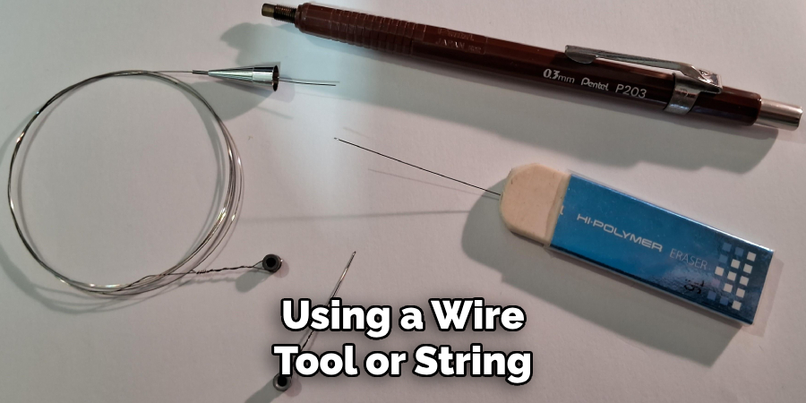 Using a Wire
Tool or String