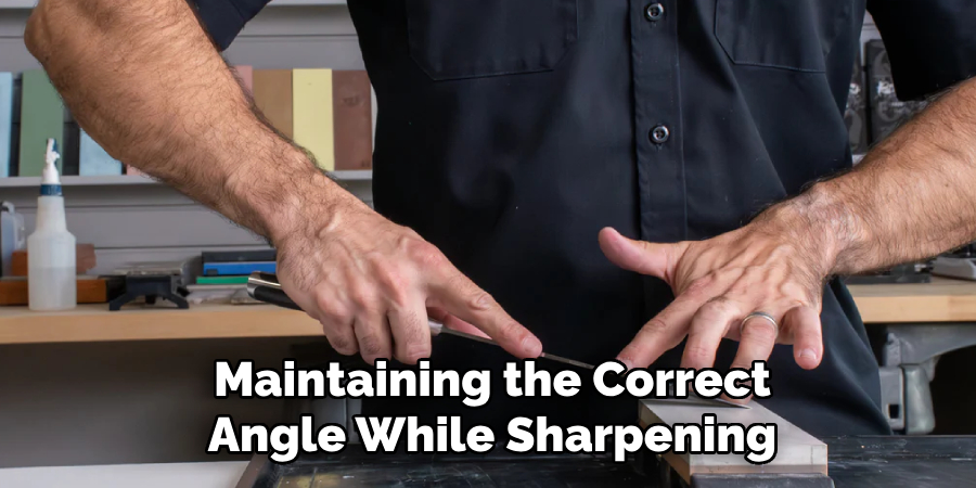 Maintaining the Correct
Angle While Sharpening