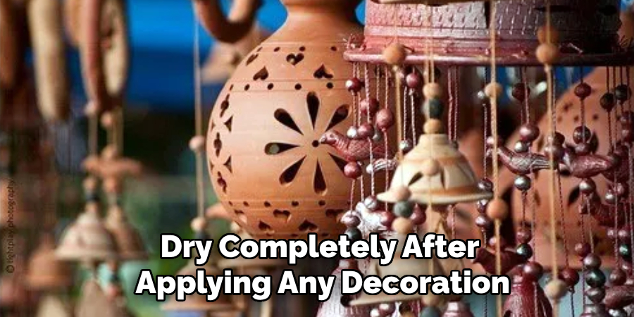 Dry Completely After
Applying Any Decoration