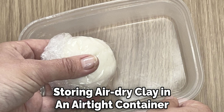 Storing Air-dry Clay in
An Airtight Container