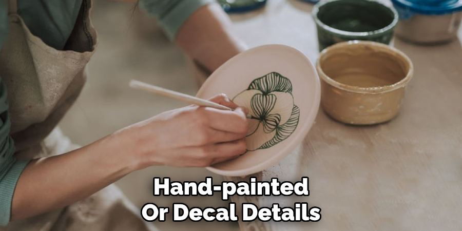 Hand-painted
Or Decal Details