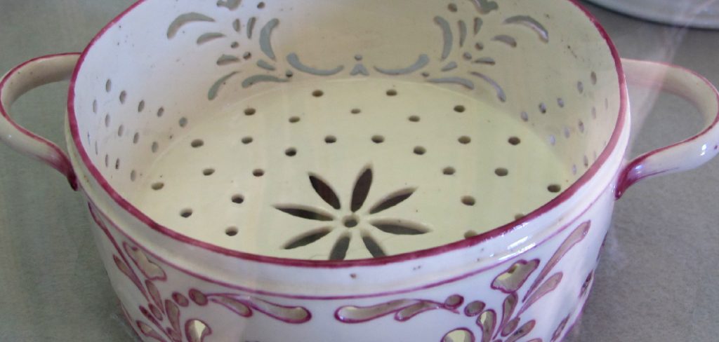 How to Clean a Ceramic Colander