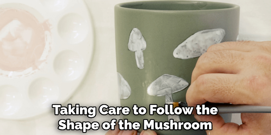 Taking Care to Follow the
Natural Shape of the Mushroom
