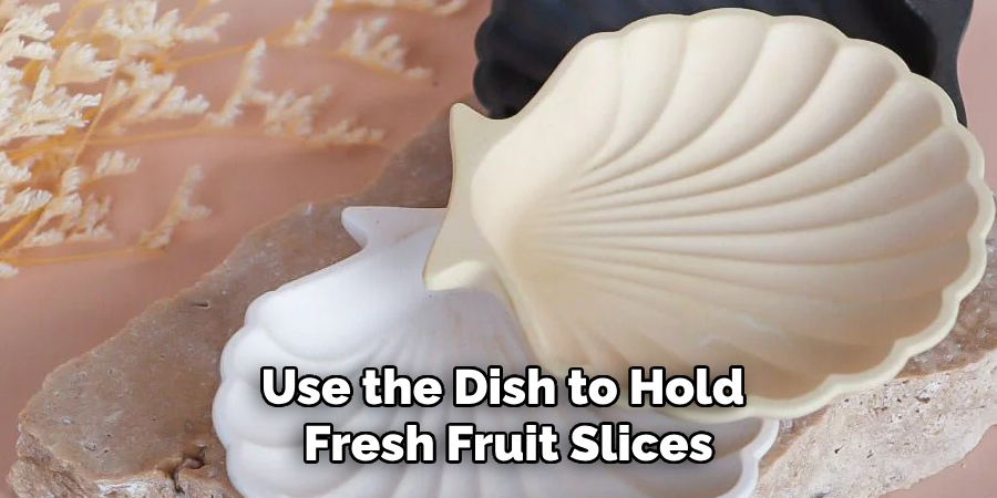 Use the Dish to Hold Fresh Fruit Slices